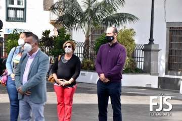 Minuto de silencio por el 25-N en la plaza de San Juan/Francisco Javier Santana y TA.