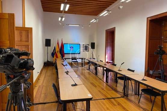 Salón de actos de la Casa Condal acondicionado para la celebración del Pleno ordinario de noviembre/TA.