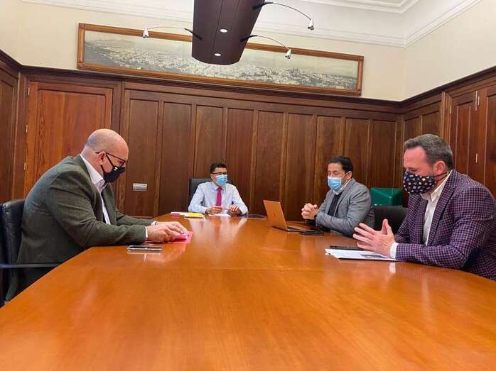 Reunión con el vicepresidente y consejero de Obras Públicas del Cabildo grancanario/TA.