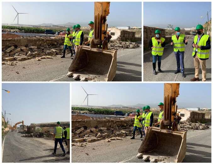 Visita del alcalde, vicdealcaldesa y concejal a la obra de demolición de los muros para el ensanche de la vía/TA.