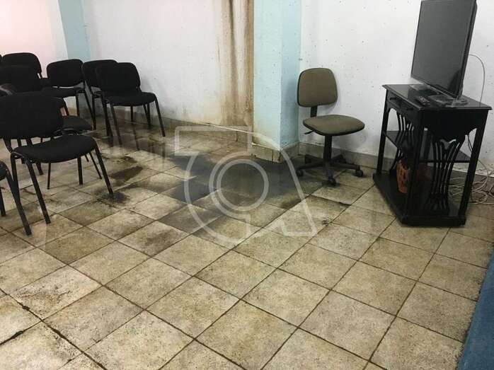 Humedades en el local que el PP usaba en la calle El Roque/TA.