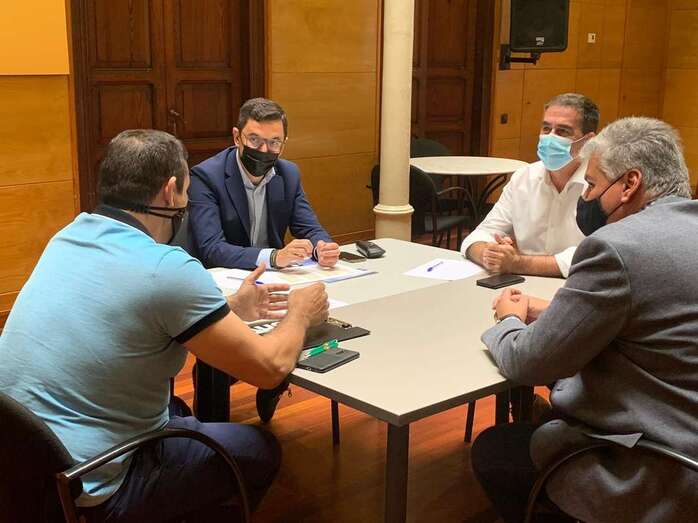 Reunión del diputado regional y secretario general de CC en Gran Canaria con sindicatos policiales/TA.