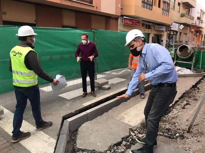El concejal Eloy Santana visitó las obras en ejecución en Los Llanos/TA.