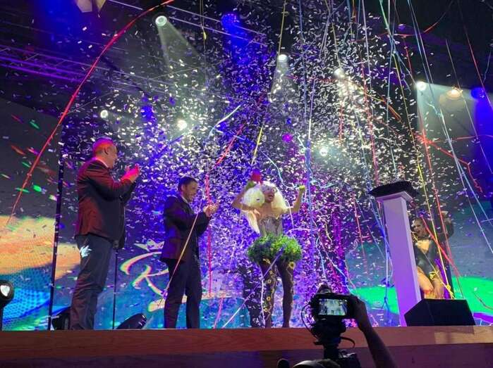 Momento de la entrega de premios al ganador de la gala Drag Queen del Carnaval de Telde 2021/TA.