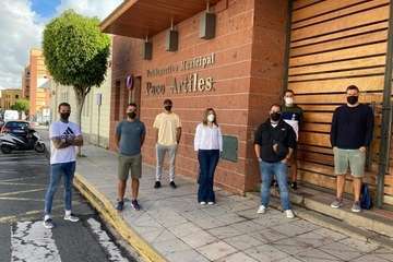 El PP palpa el estado de ánimo de los trabajadores del Polideportivo Paco Artiles/TA.