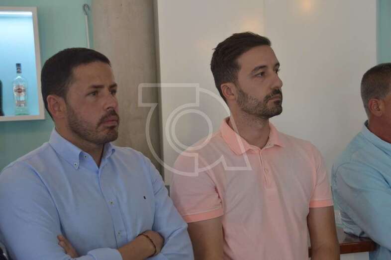 El alcalde Héctor Suárez (i) y el concejal de Ciuca Juan Antonio Peña (d), en una imagen de archivo / TA