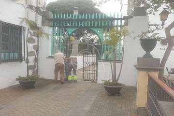 Trabajos de desmontaje de la puerta/TA.