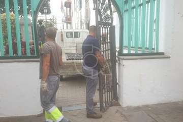 Trabajos de desmontaje de la puerta/TA.