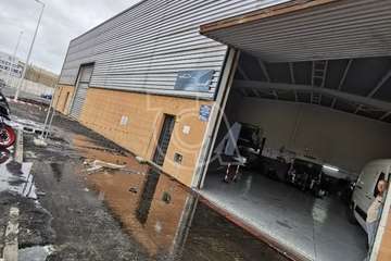 a rotura de una tubería del abasto causa una gran pérdida de agua en el Parque Empresarial de Melenara (Telde)/TA.