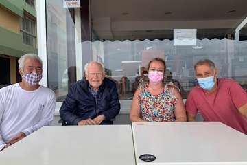 La concejala Sonsoles Martín con Gonzalo Acosta y dos de sus cinco hijos/TA.