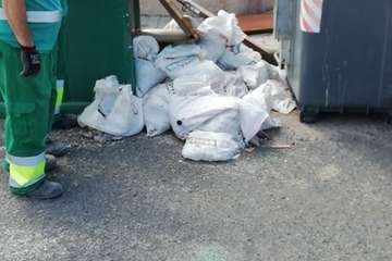  Servicios lleva un intervención integral de recogida de escombros y residuos en Ojos de Garza (Telde)/TA.