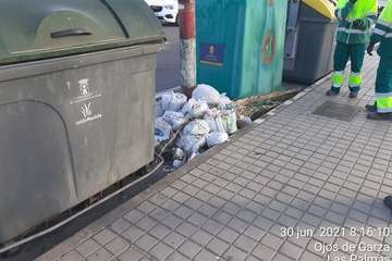  Servicios lleva un intervención integral de recogida de escombros y residuos en Ojos de Garza (Telde)/TA.