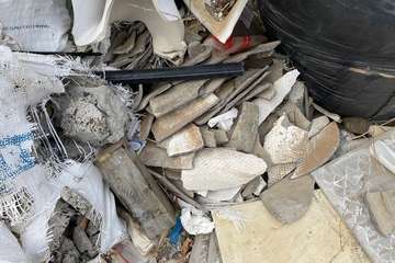 Ciuca denuncia la retirada de materiales peligrosos con personal municipal/TA.