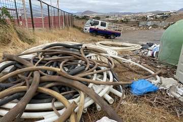 Ciuca denuncia la retirada de materiales peligrosos con personal municipal/TA.