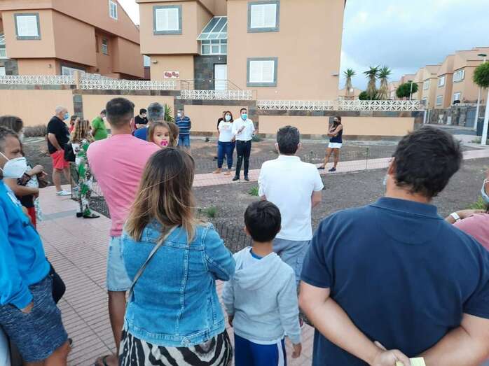 Reunión del concejal de Urbanismo, Héctor Suárez, con los vecinos esta tarde en Marpequeña/Luis Socorro