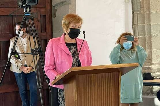 La exconcejala Gregoria González alza su voz en el Pleno de Telde contra el feminicidio/Francisco Javier Santana.