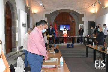 La exconcejala Gregoria González alza su voz en el Pleno de Telde contra el feminicidio/Francisco Javier Santana.