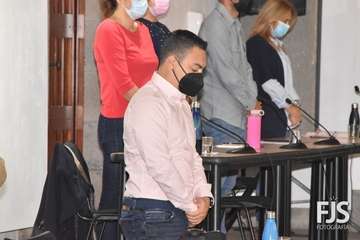 La exconcejala Gregoria González alza su voz en el Pleno de Telde contra el feminicidio/Francisco Javier Santana.