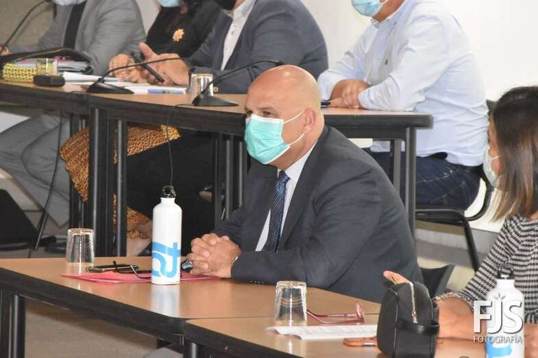 Agustín Arencibia, concejal de la Asesoría Jurídica, durante la sesión plenaria de este jueves/TA.