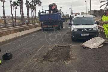 Telde suple la inacción de Obras Públicas del Cabildo y acondiciona los accesos al vial costero por Salinetas/TA.