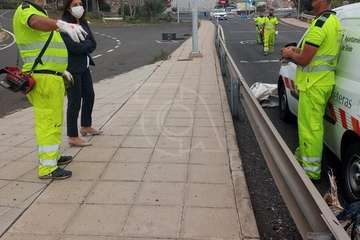 Telde suple la inacción de Obras Públicas del Cabildo y acondiciona los accesos al vial costero por Salinetas/TA.
