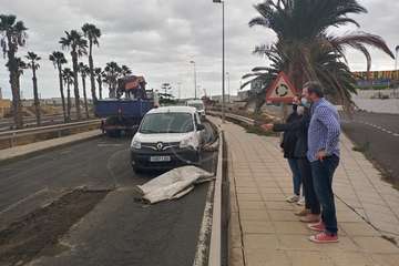 Telde suple la inacción de Obras Públicas del Cabildo y acondiciona los accesos al vial costero por Salinetas/TA.