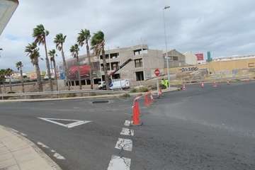Telde suple la inacción de Obras Públicas del Cabildo y acondiciona los accesos al vial costero por Salinetas/TA.