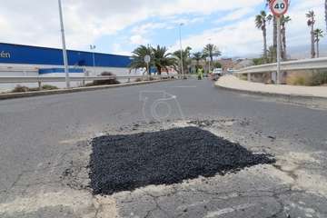Telde suple la inacción de Obras Públicas del Cabildo y acondiciona los accesos al vial costero por Salinetas/TA.