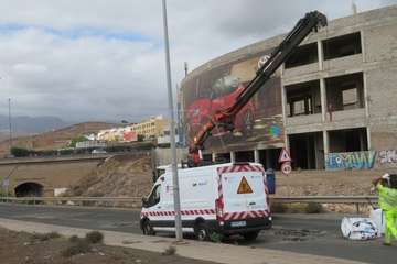 Telde suple la inacción de Obras Públicas del Cabildo y acondiciona los accesos al vial costero por Salinetas/TA.