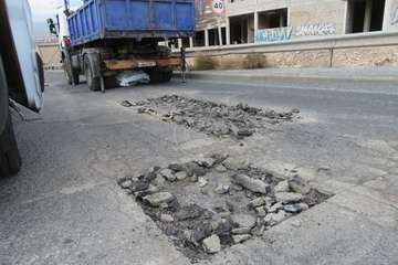 Telde suple la inacción de Obras Públicas del Cabildo y acondiciona los accesos al vial costero por Salinetas/TA.
