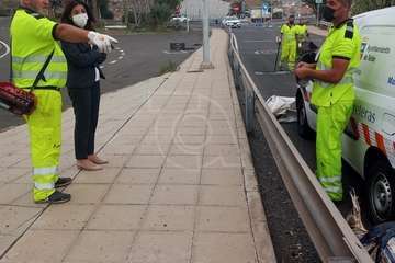 Telde suple la inacción de Obras Públicas del Cabildo y acondiciona los accesos al vial costero por Salinetas/TA.