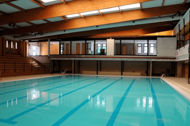 Imagen de archivo de la piscina del Paco Artiles, instalación que permanece cerrada desde el 12 de abril de este año/TA.