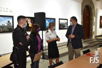 La policía Cristina Quevedo y la periodista Rebeca Paniagua, 