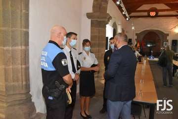 La policía Cristina Quevedo y la periodista Rebeca Paniagua, 