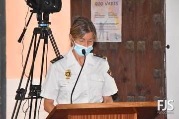 La policía Cristina Quevedo y la periodista Rebeca Paniagua, 