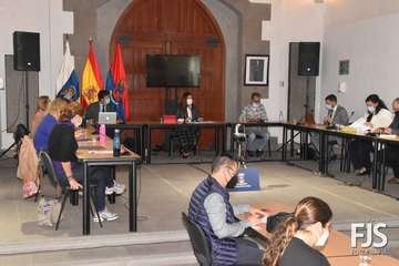 La policía Cristina Quevedo y la periodista Rebeca Paniagua, 