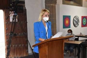 La policía Cristina Quevedo y la periodista Rebeca Paniagua, 