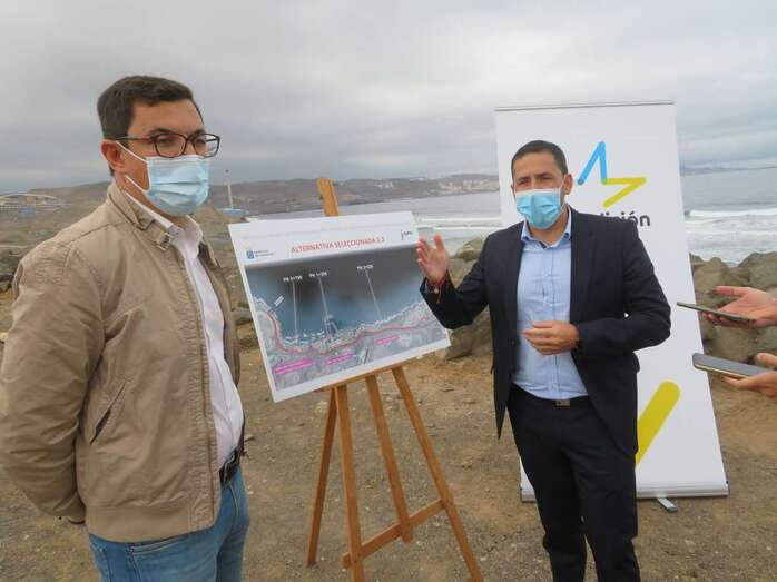 Pablo Rodríguez y Héctor Suárez durante la rueda de prensa en la costa de Jinámar/TA.