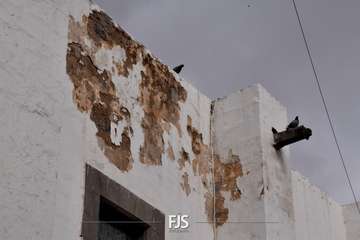 Humedades que presenta el templo neoclásico de Los Llanos/Francisco Javier Santana.