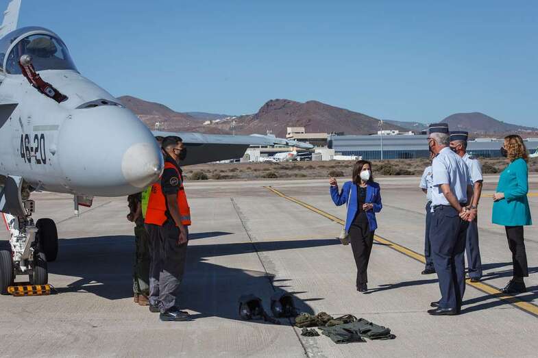 Robles, en la visita de este lunes a la base de Gando, en Gran Canaria/Acfi Press.