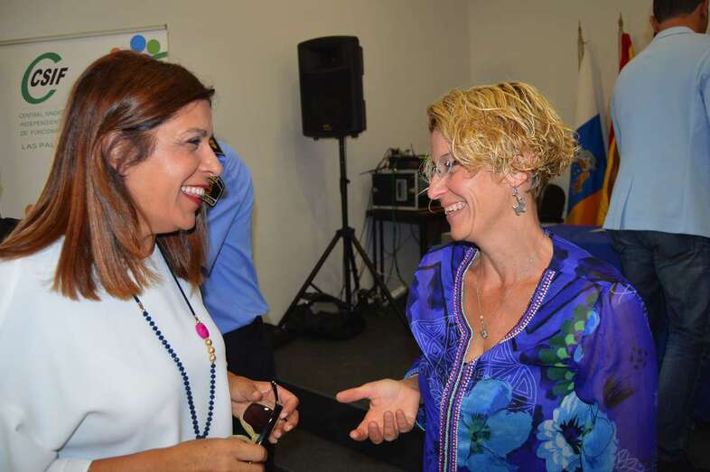 La alcaldesa Carmen Hernández y la concejala Auri Saavedra, en una imagen de archivo / TA