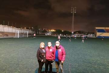 Entrenamientos casi a oscuras en el campo de fútbol de Las Huesas/TA.