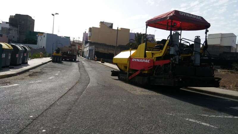 Imagen de archivo del asfaltado de calles en Telde / TA