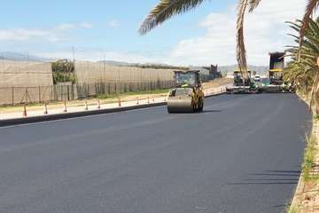 Trabajos de asfaltado del ensanche de la carretera de Melenara/TA.