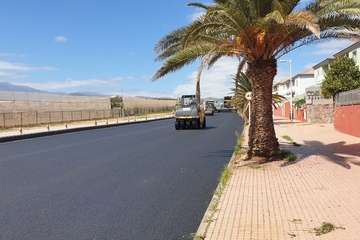 Trabajos de asfaltado del ensanche de la carretera de Melenara/TA.