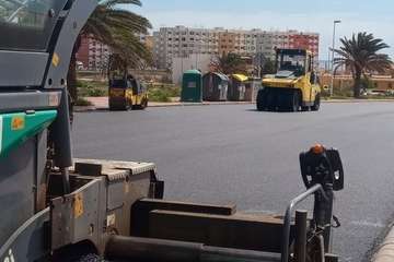 Trabajos de asfaltado del ensanche de la carretera de Melenara/TA.