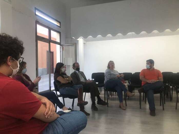 La charla tuvo lugar en la nueva sede del PP de Telde, en la calle de Betancor Fabelo/TA.