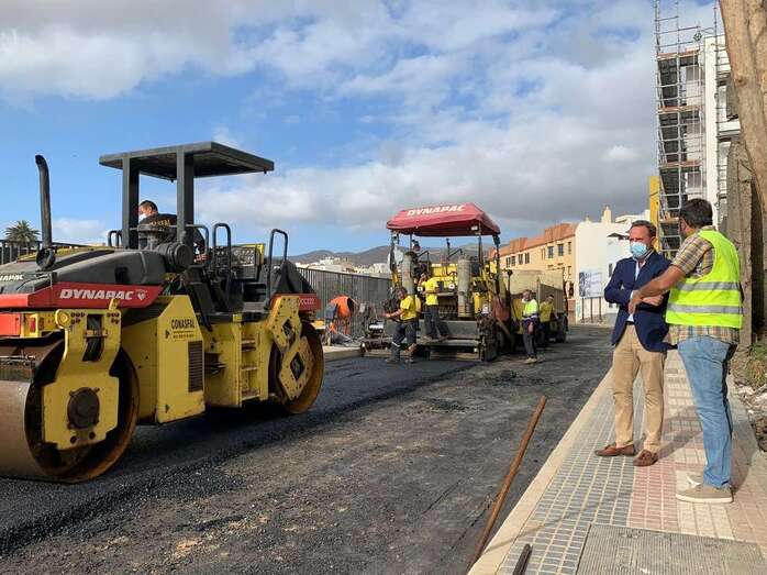Imagen de unas obras de asfaltado en Telde/TA.