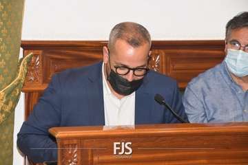 Lectura del manifiesto por Carla Demetrio en el Pleno de Telde de este martes/TA.