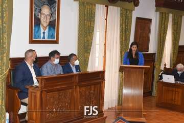 Lectura del manifiesto por Carla Demetrio en el Pleno de Telde de este martes/TA.
